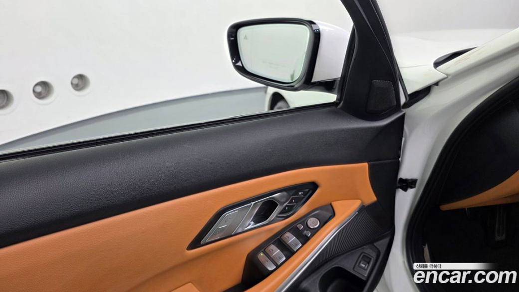 BMW 3-Series 320i Touring M Sports, 2023
