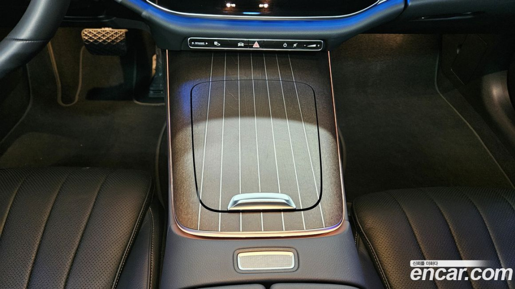 Mercedes-Benz E-Class E300 4MATIC Exclusive, 2024