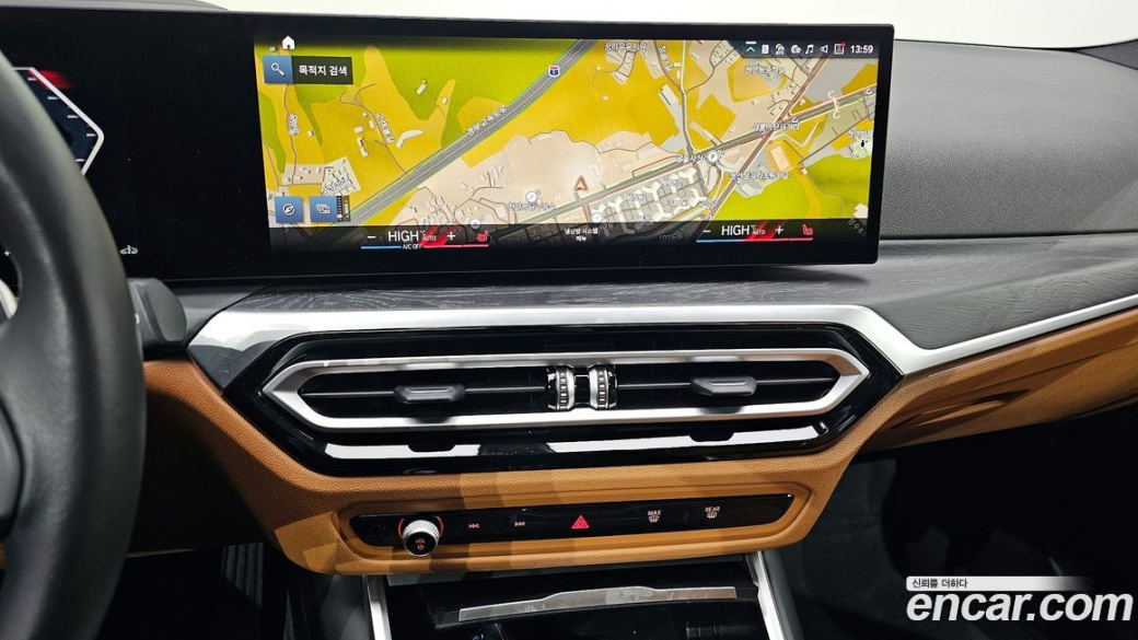 BMW 3-Series 320i Touring, 2023