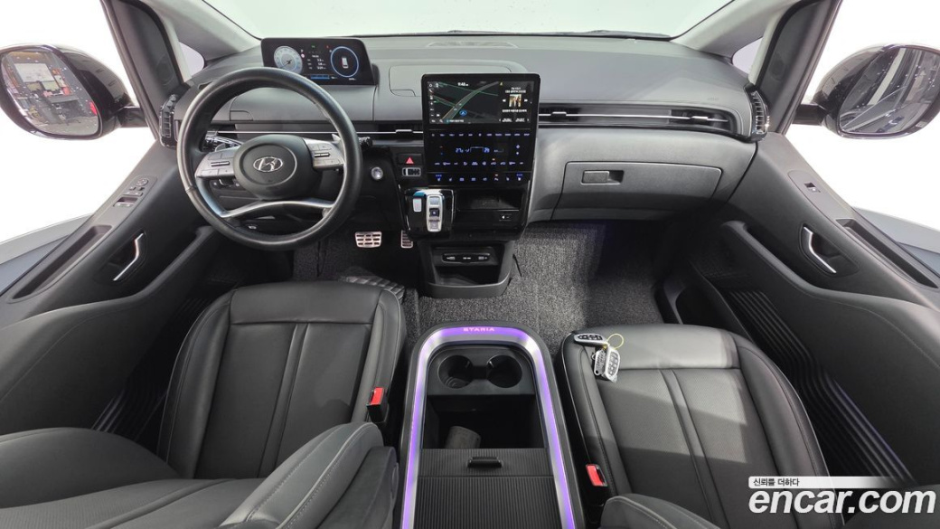 Hyundai Staria 4WD Lounge 9-Seater, 2024