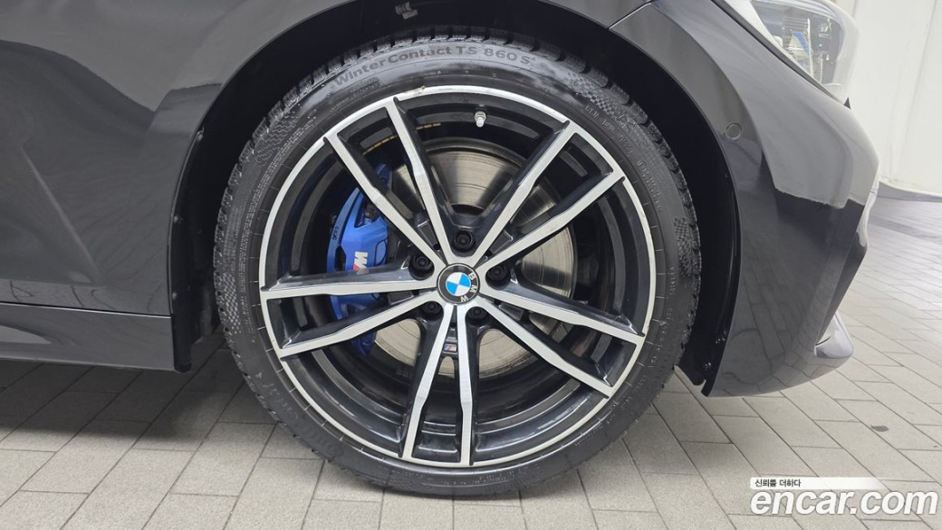 BMW 3-Series 320i Touring M Sports, 2022