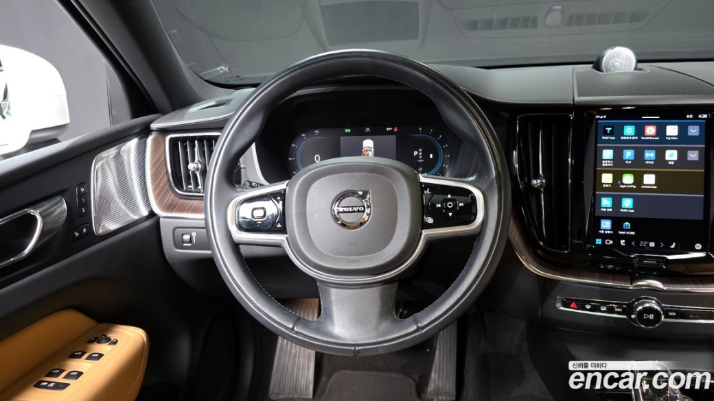 Volvo XC60 B6 Inscirtion, 2022