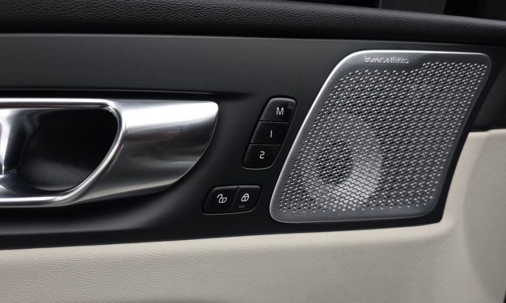 Volvo XC60 B5 Ultra Dark Air Sus, 2026