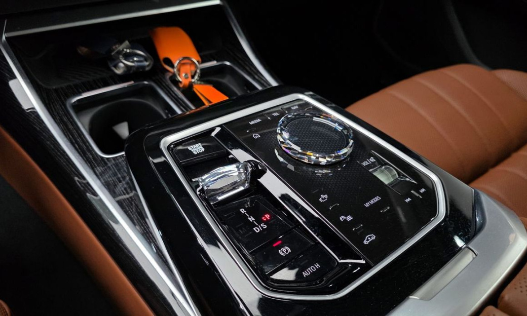 BMW 7-Series 740i xDrive M Sport, 2025