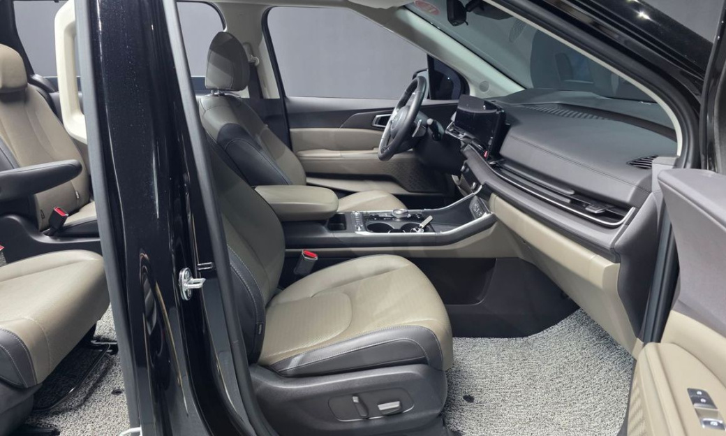 Kia Carnival 9-Seater Noblesse, 2024