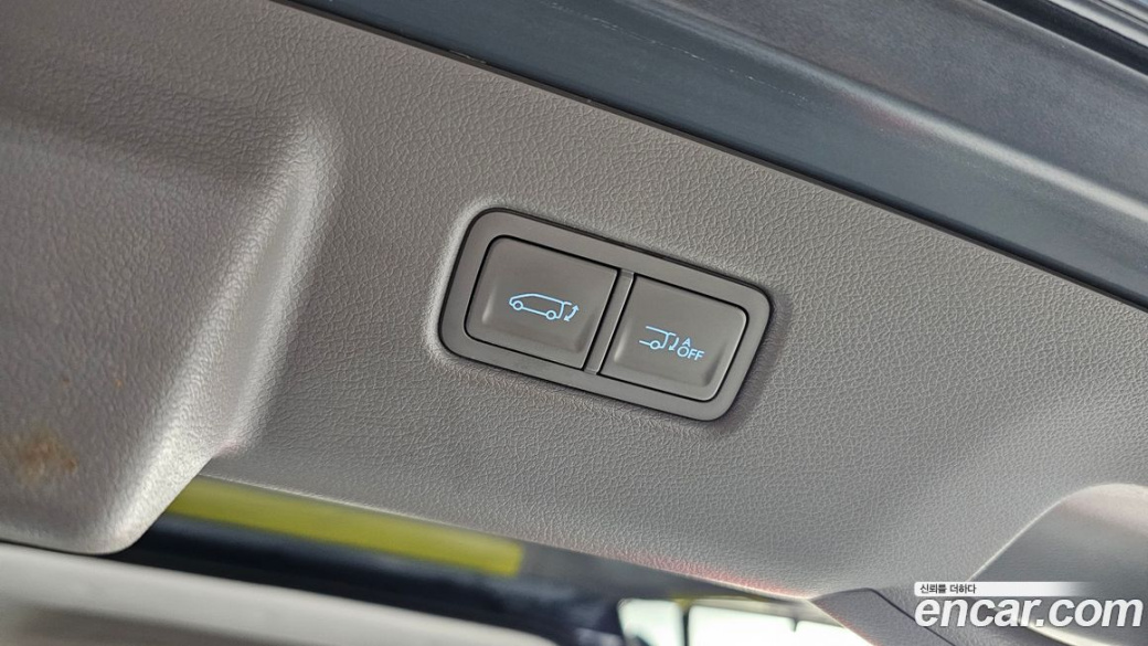 Hyundai Staria Lounge 9-Seater, 2023