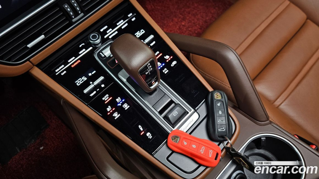 Porsche Cayenne 3.0 PLATINUM EDITION, 2023