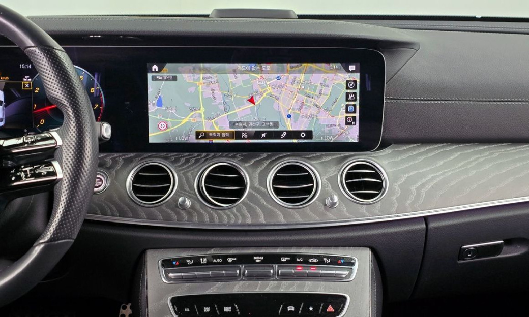 Mercedes-Benz E-Class E350 4MATIC AMG Line, 2022