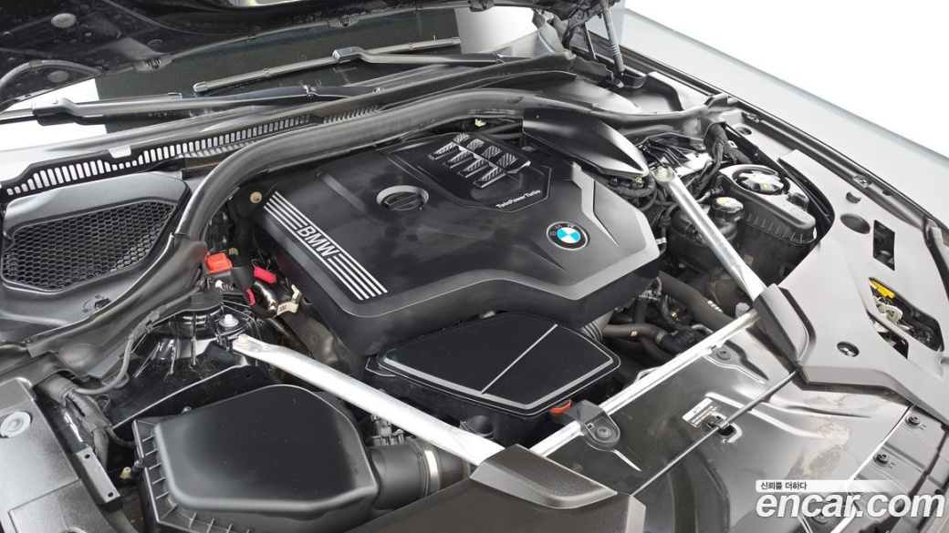 BMW 5-Series 520i Luxury, 2023