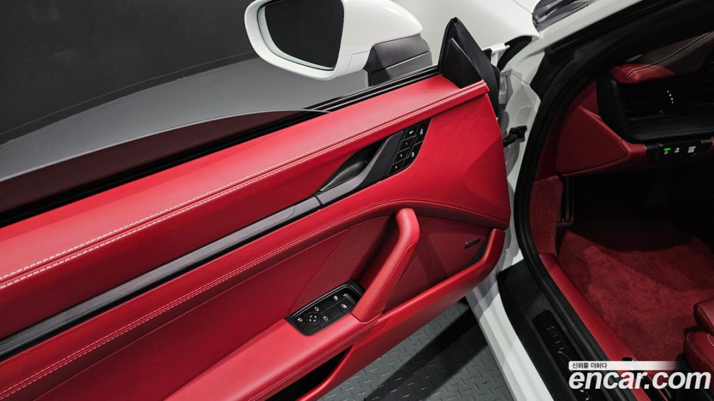 Porsche 911 Carrera 4 GTS, 2026