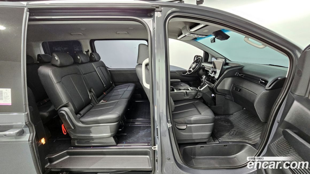 Hyundai Staria Tourer 9-Seater, 2025