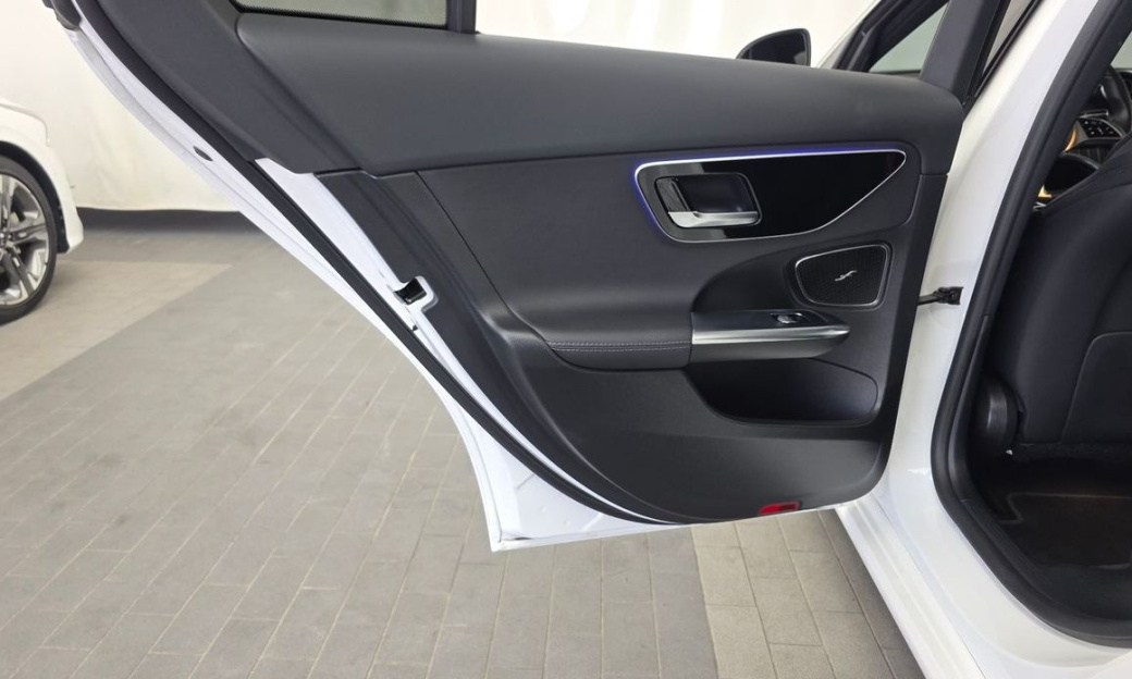 Mercedes-Benz C-Class C300 4MATIC Avantgarde, 2024