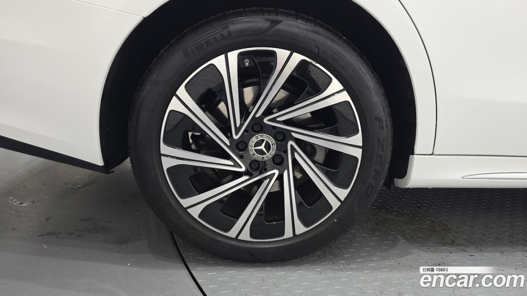Mercedes-Benz E-Class E300 4MATIC Exclusive, 2024