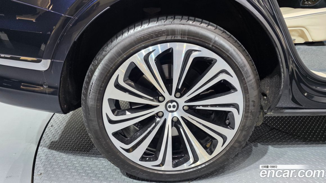 Bentley Bentayga 4.0 V8 Azure, 2023