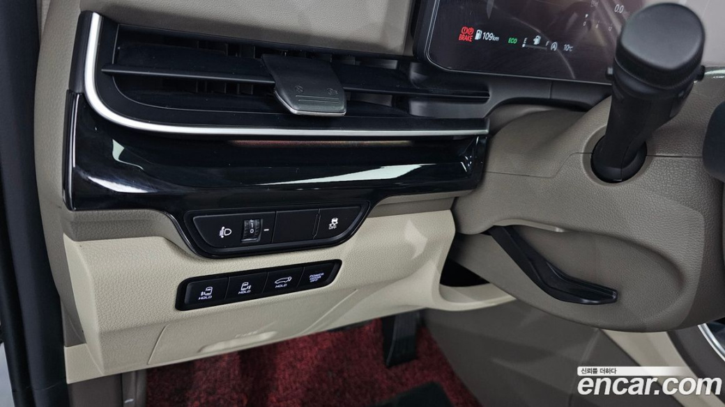 Kia Carnival 7-Seater Signature, 2024