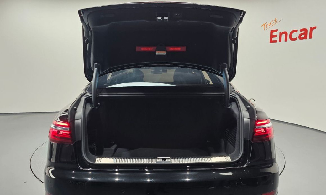 Audi A8 55 TFSI Quattro Premium LWB, 2023