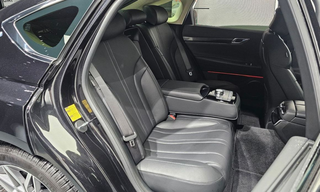 Genesis G80 Gasoline 2.5 Turbo 2WD, 2025