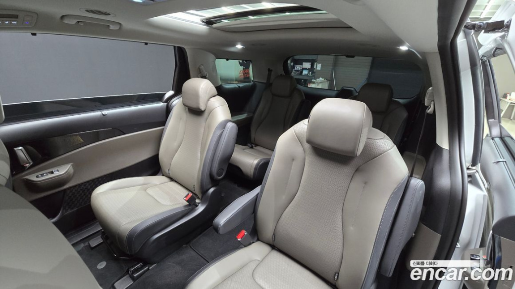 Kia Carnival 9-Seater Signature, 2024