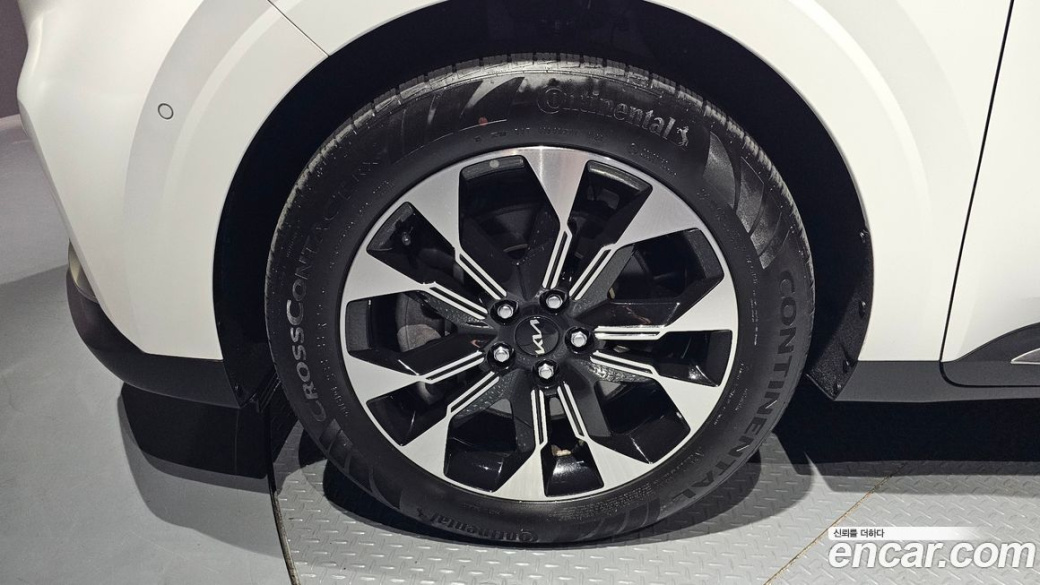 Kia Carnival 9-Seater Signature, 2023