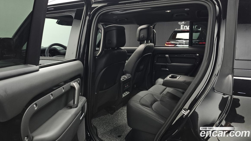 Land Rover Defender 110 P300 X-Dynamic SE, 2025