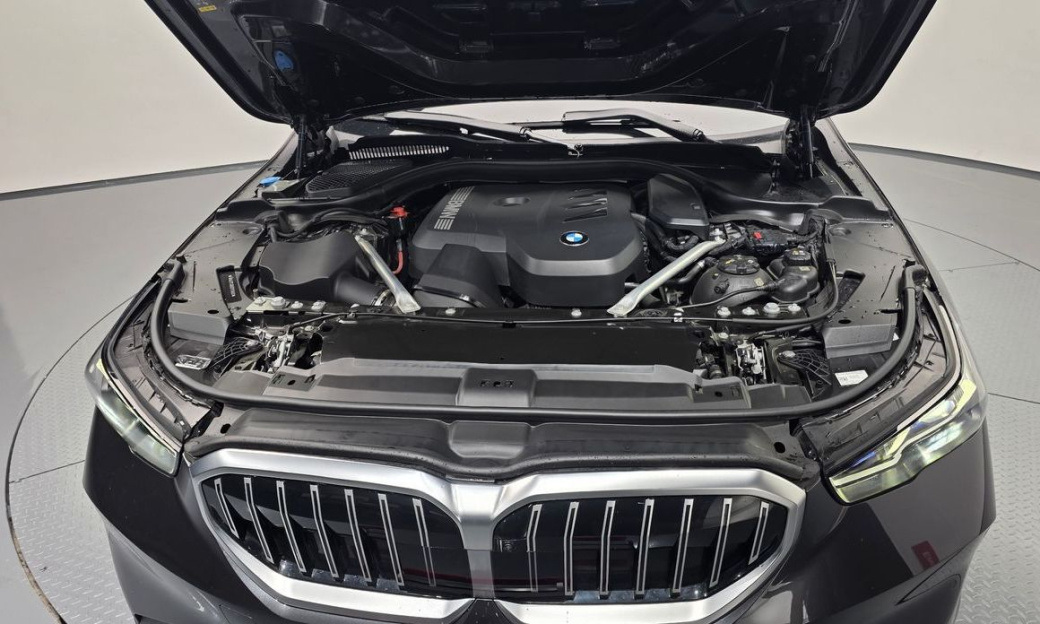 BMW 5-Series 520i, 2024