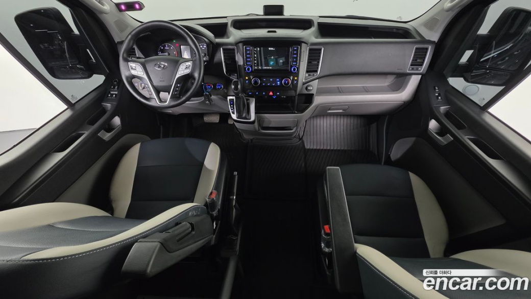 Hyundai Solati 15-seater, 2025