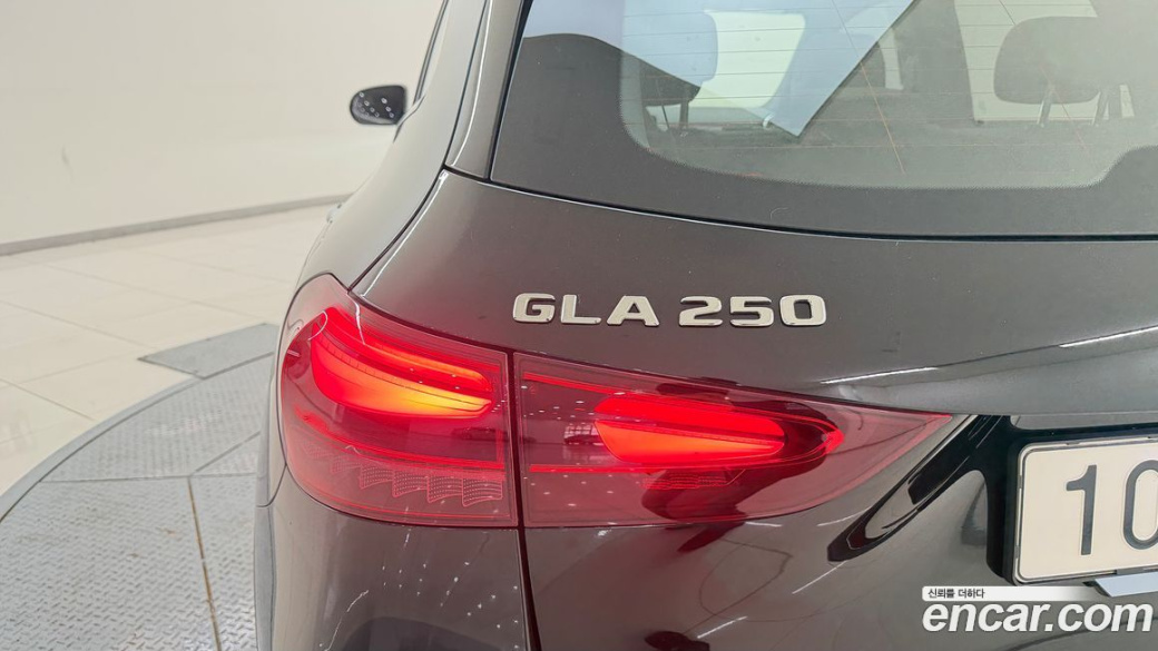 Mercedes-Benz GLA-Class GLA250 4MATIC, 2025