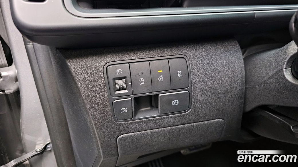 Hyundai Staria 4WD Tourer 9-Seater, 2025
