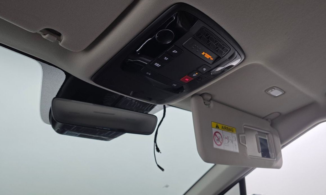 Kia Carnival 7-Seater Outdoor, 2025
