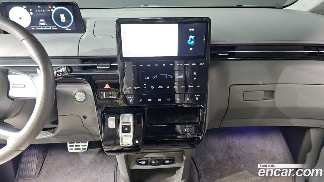 Hyundai Staria 4WD Lounge 9-Seater, 2023