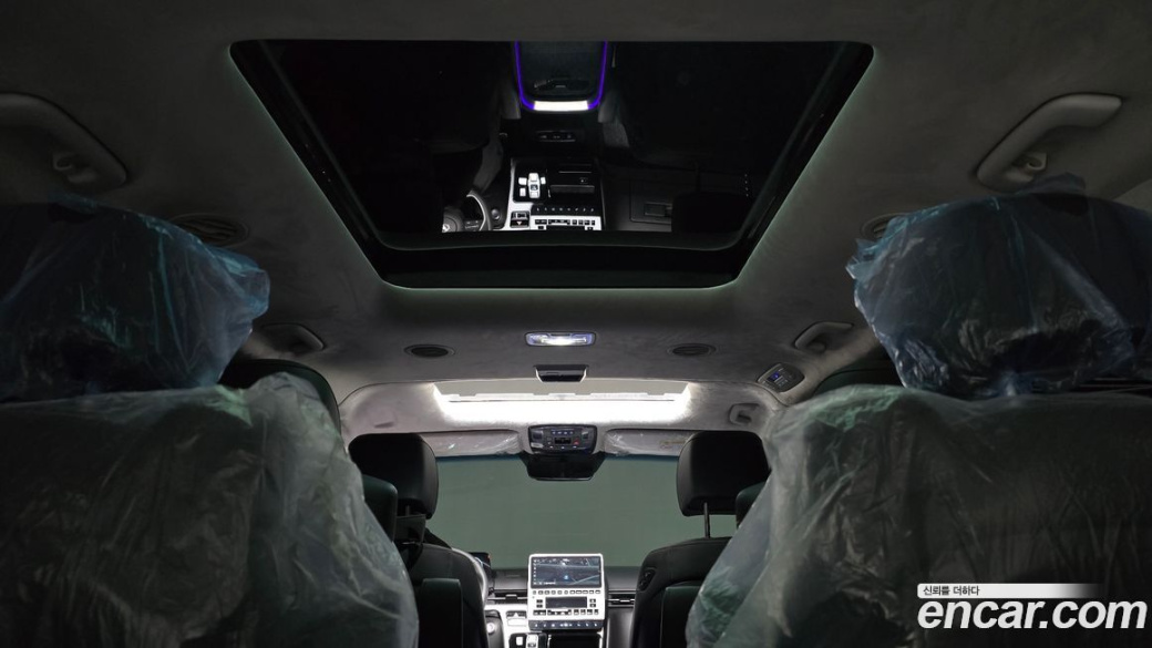 Hyundai Staria 4WD Lounge 9-Seater, 2025
