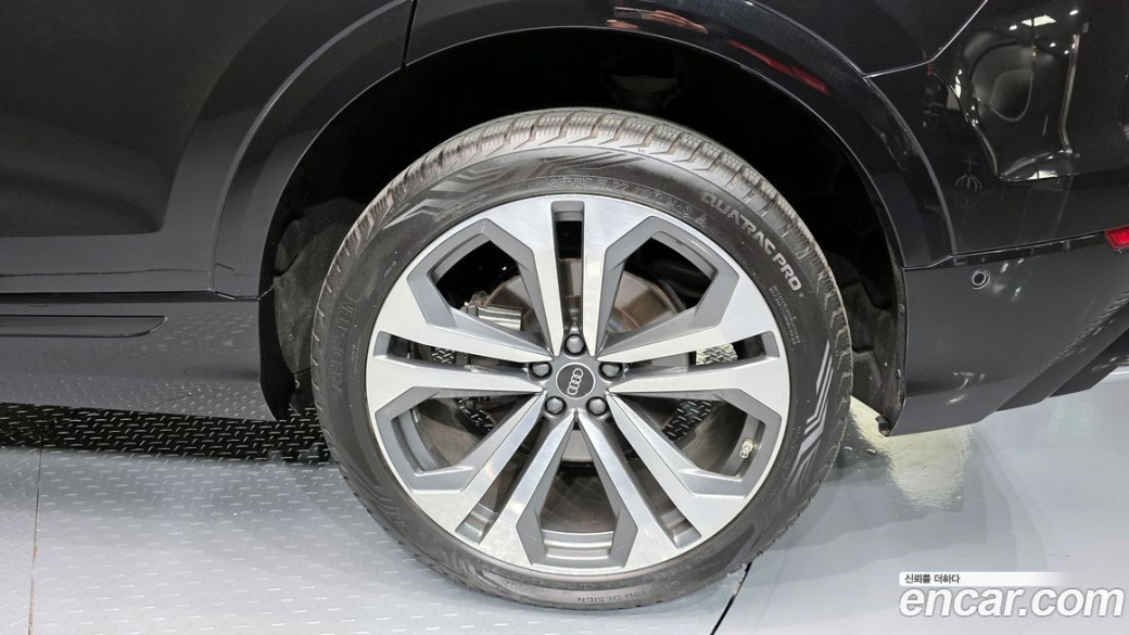Audi Q8 55 TFSI Quattro Premium, 2023