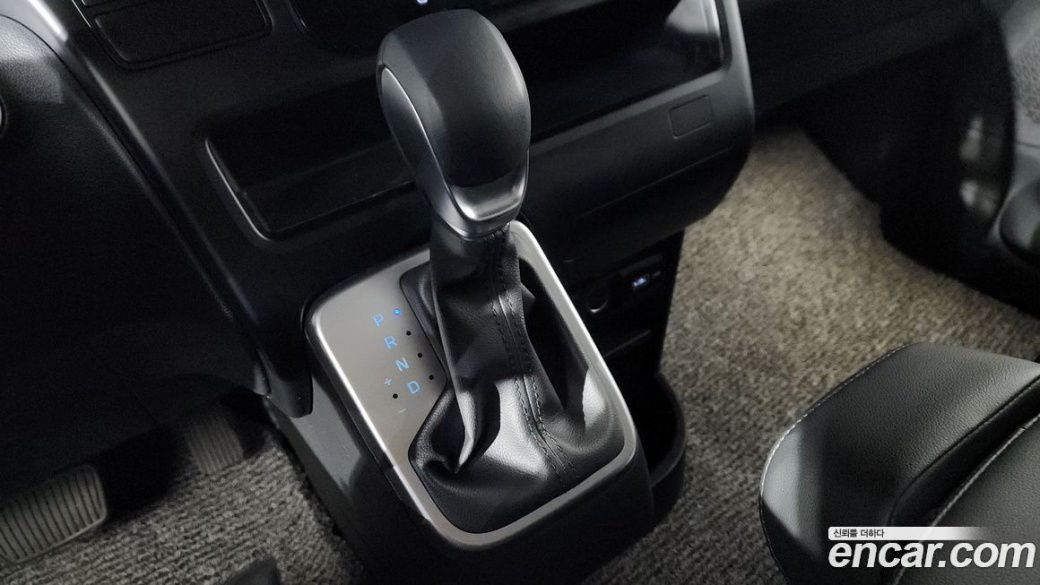 Hyundai Staria Tourer 11-Seater, 2024
