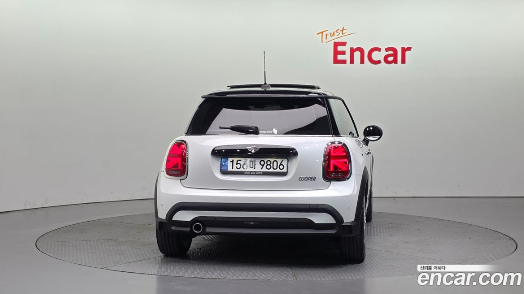 Mini Cooper Classic Plus Launch Pack, 2023