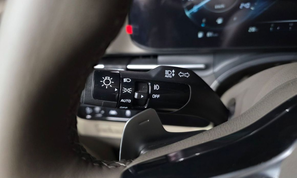 Kia Carnival 9-Seater Signature, 2023