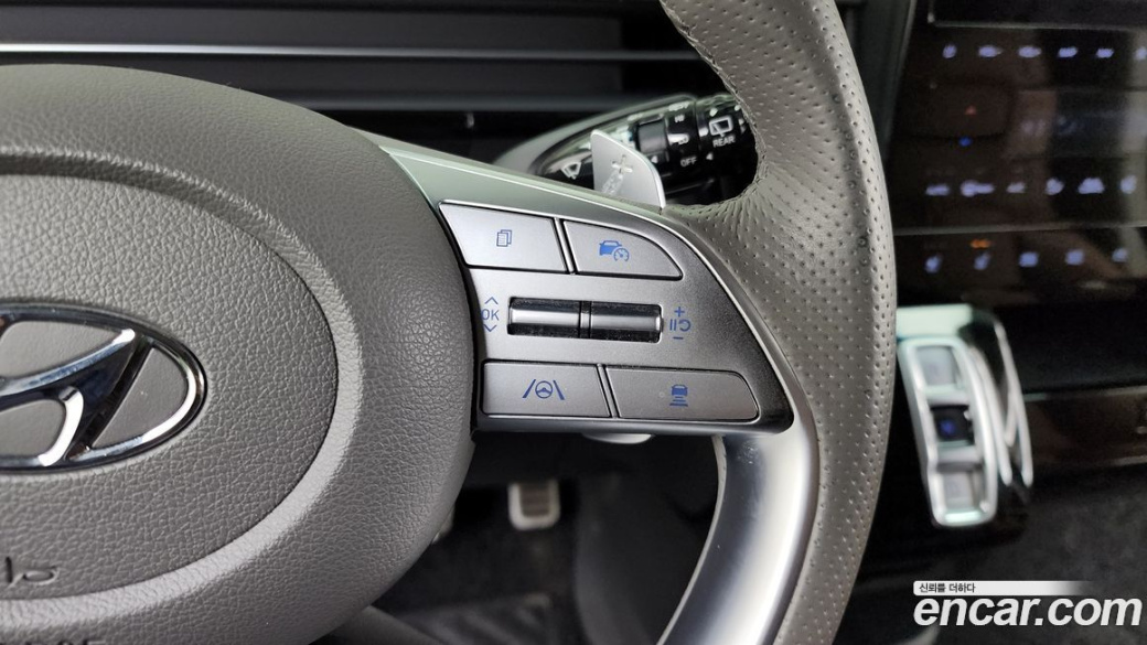 Hyundai Staria 4WD Lounge 9-Seater, 2022