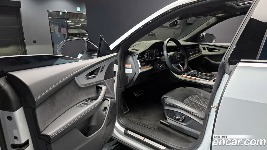 Audi Q8 55 TFSI Quattro Premium, 2023