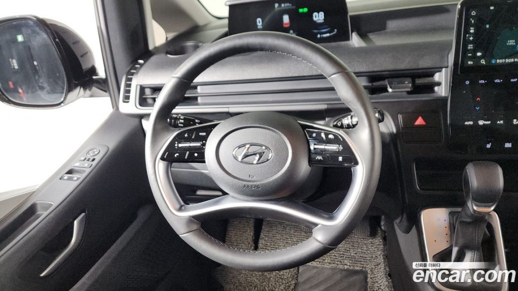 Hyundai Staria Tourer 11-Seater, 2024