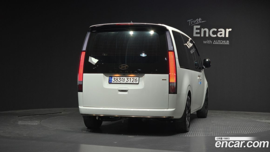 Hyundai Staria 4WD Lounge 9-Seater, 2025