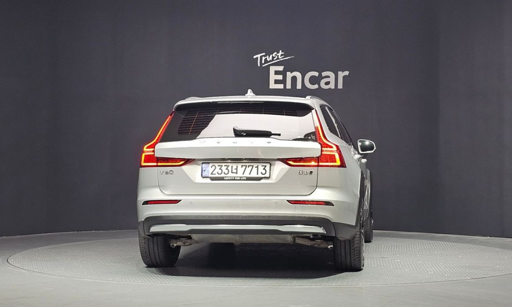Volvo V60 B5 Ultimate AWD, 2024
