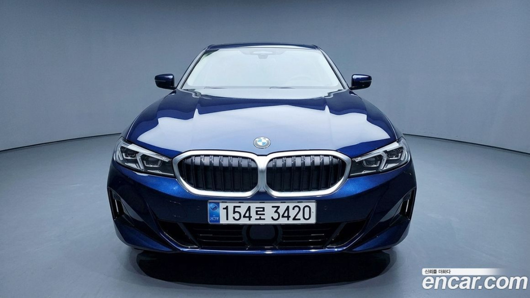 BMW 3-Series 320i, 2025