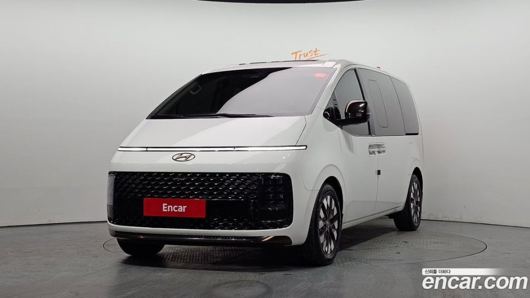 Hyundai Staria 4WD Lounge 7-Seater, 2022
