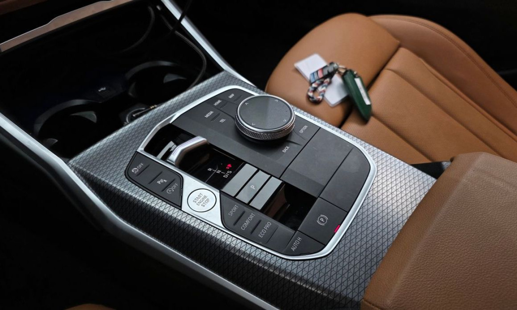 BMW 3-Series 320i M Sport, 2023