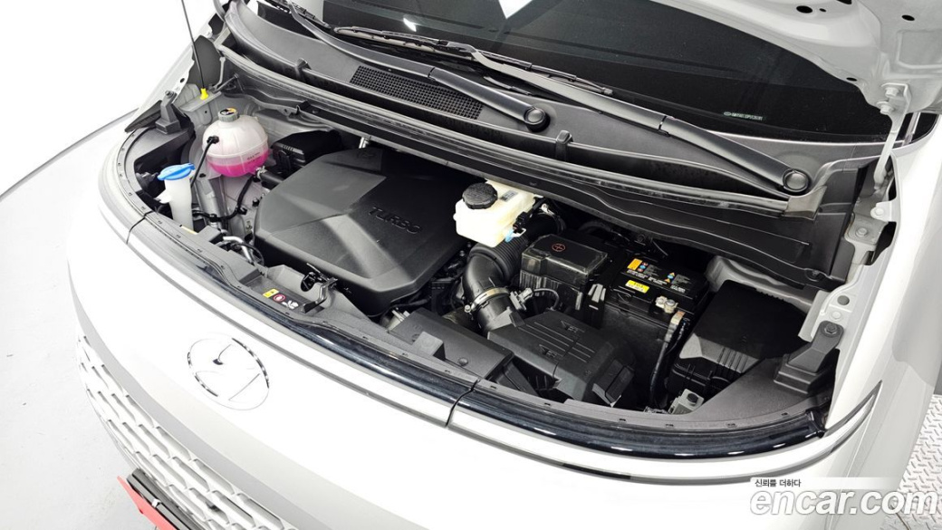 Hyundai Staria 4WD Tourer 9-Seater, 2023