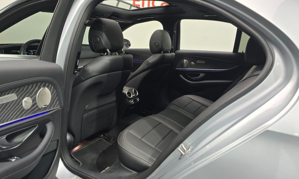 Mercedes-Benz E-Class E350 4MATIC AMG Line, 2022