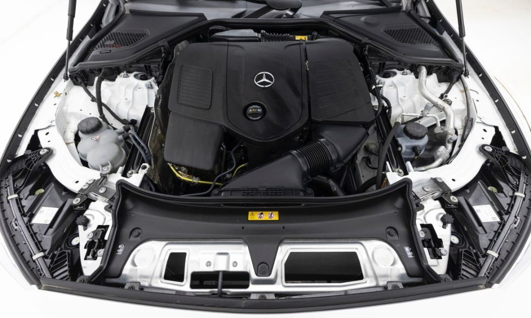 Mercedes-Benz E-Class E300 4MATIC Exclusive, 2025