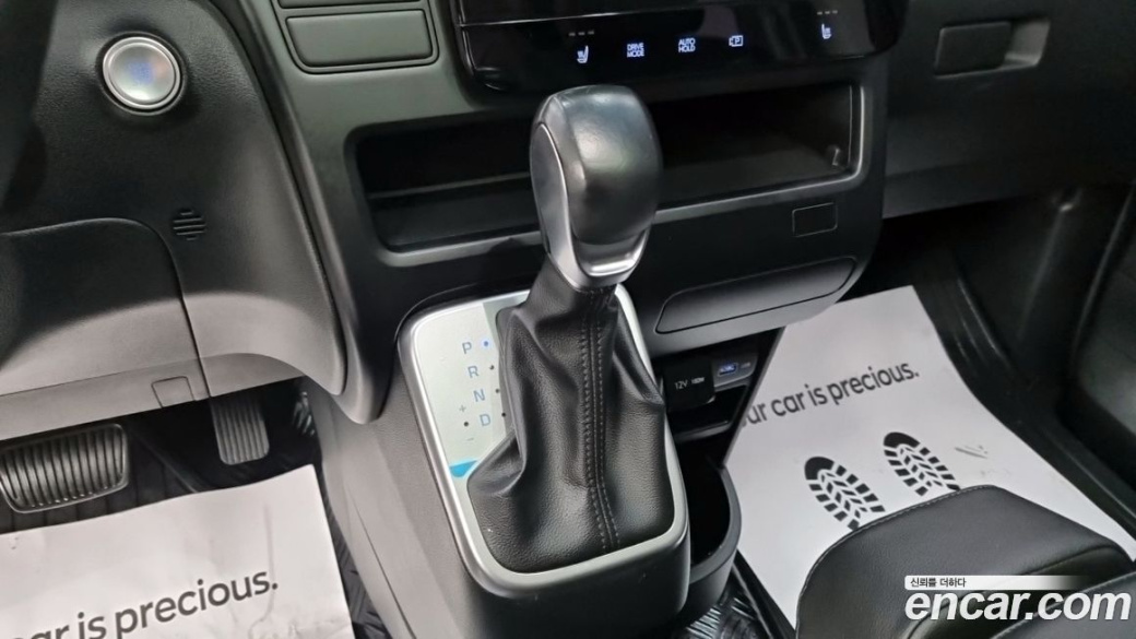 Hyundai Staria 4WD Tourer 11-Seater, 2022