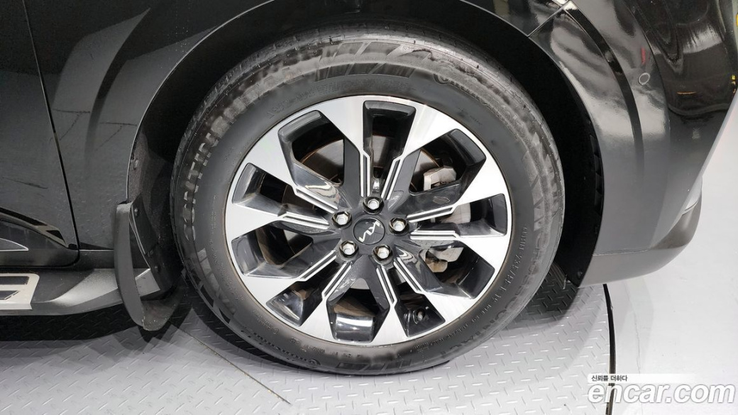 Kia Carnival 7-Seater Signature, 2023
