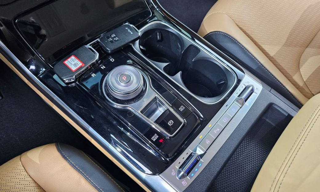 Kia Carnival 9-Seater Signature, 2023