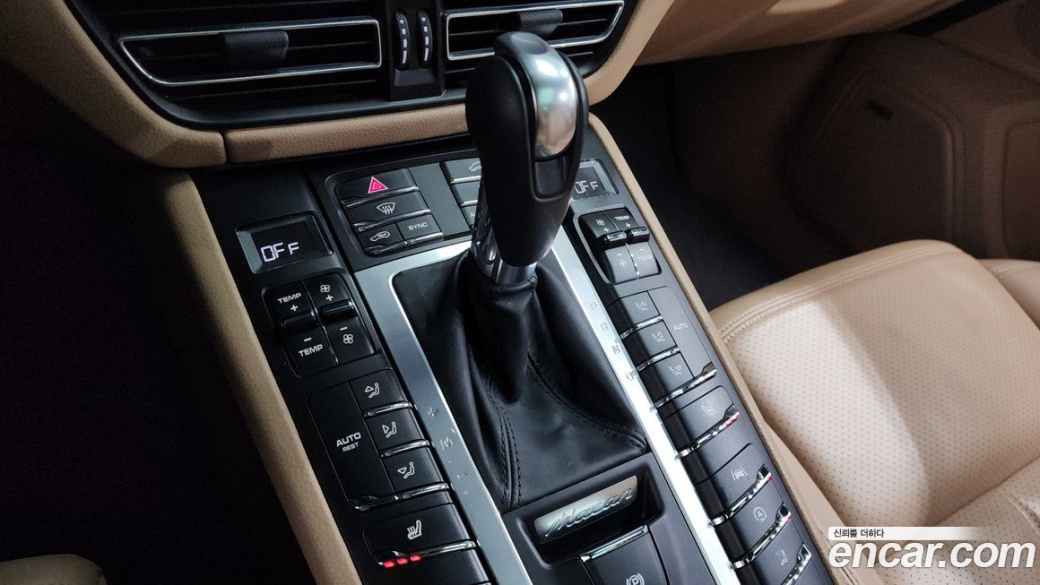 Porsche Macan 2.0, 2021